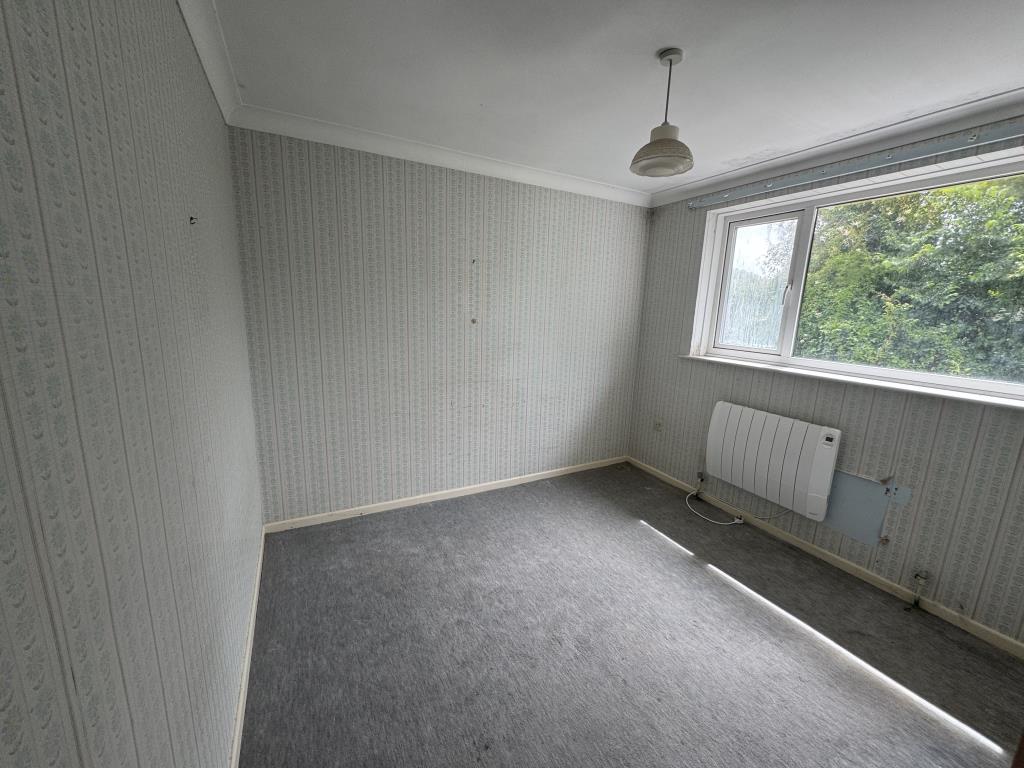 Lot: 17 - DETACHED BUNGALOW FOR IMPROVEMENT - Bedroom two